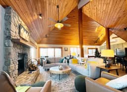 Wintergreen Cabin, Hot Tub, Sauna, Walk to Trails