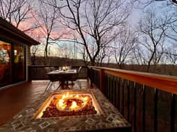 Wintergreen Cabin, Hot Tub, Sauna, Walk to Trails