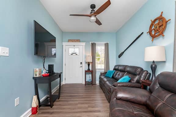 Deltaville 2BR Retreat, Walk to Museum, Boat Parking