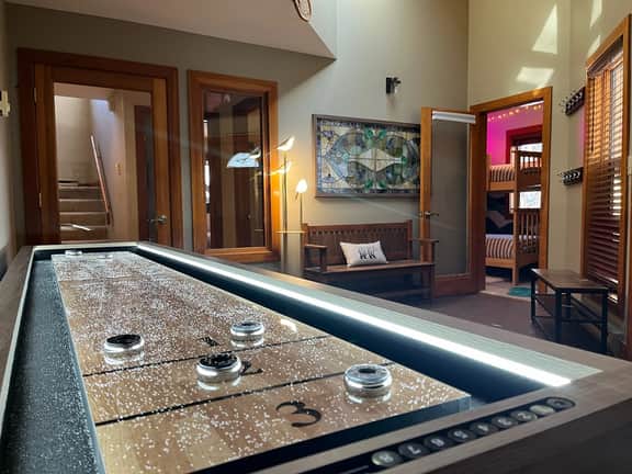 Wintergreen Cabin, Hot Tub, Sauna, Walk to Trails